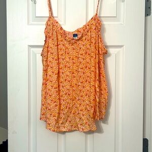 Old navy top, too big for me